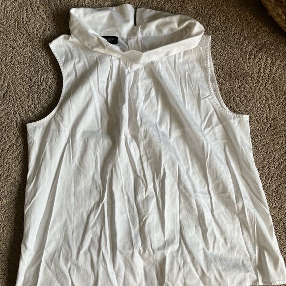 Talbots large whit shirt with statement collar and buttons in the back. - Picture 3 of 3